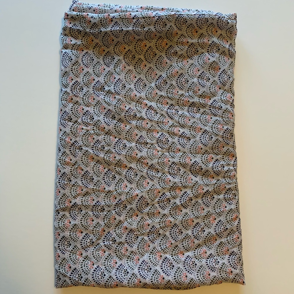 Infinite Scarf With Cute Abstract Shell Pattern - Picture 8 of 10